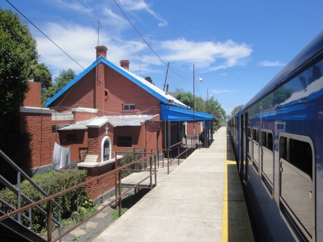 Foto: andén provisorio, estación Dr. Domingo Cabred - Open Door (Buenos Aires), Argentina