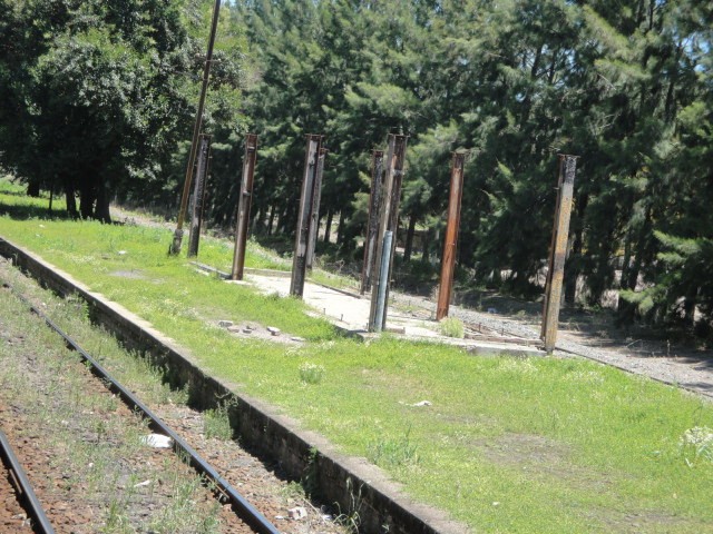 Foto: andén descendente, estación Dr. Domingo Cabred - Open Door (Buenos Aires), Argentina