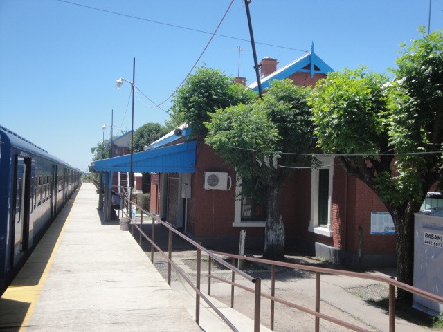 Foto: andén provisorio, estación Dr. Domingo Cabred - Open Door (Buenos Aires), Argentina