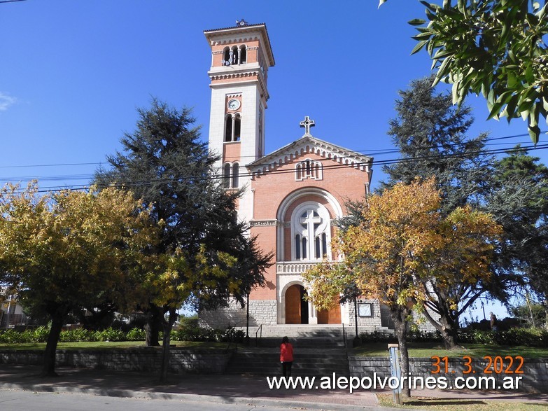 Foto: La Falda - Iglesia Santisimo Sacramento - La Falda (Córdoba), Argentina