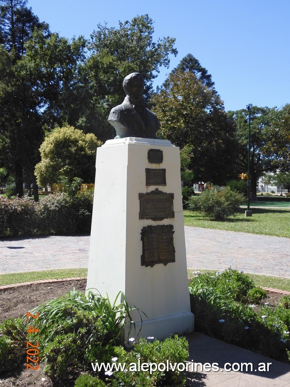 Foto: Pilar Santa Fe - Busto Gral San Martin - Pilar (Santa Fe), Argentina