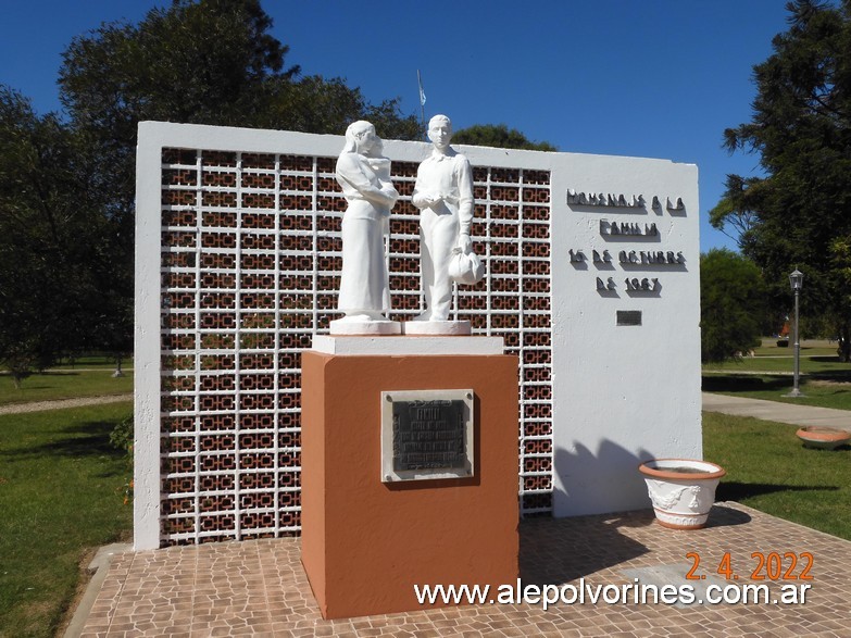 Foto: San Mariano - Homenaje a las Familias - San Mariano (Santa Fe), Argentina