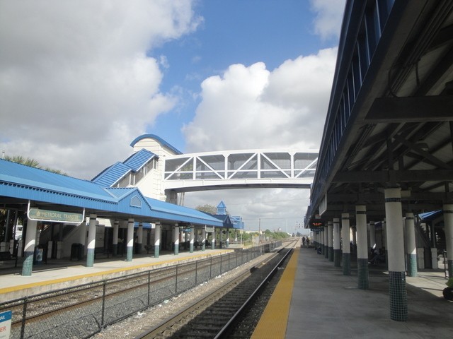 Foto: estación Metrorail Transfer, de Tri-Rail - Hialeah (Florida), Estados Unidos