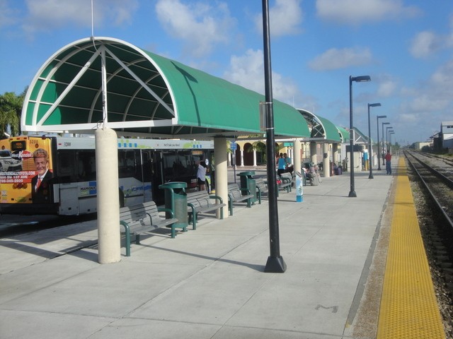 Foto: estación Hialeah Market, Tri-Rail - Hialeah (Florida), Estados Unidos