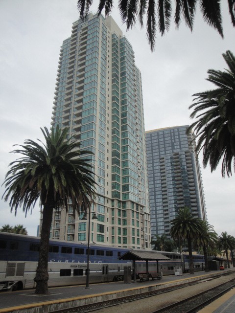 Foto: tren Pacific Surfliner en la estación de San Diego - San Diego (California), Estados Unidos