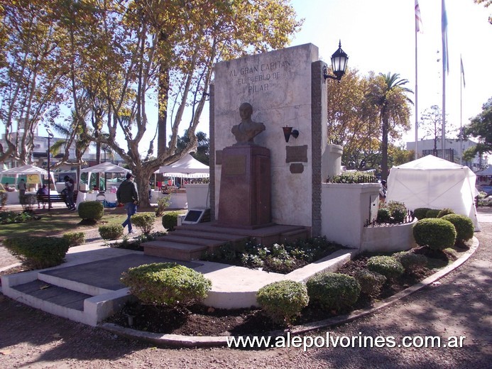 Foto: Pilar - Plaza 12 de Octubre - Pilar (Buenos Aires), Argentina