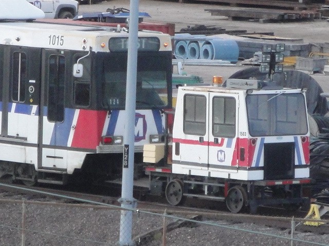 Foto: material rodante en playa de Metrolink - Saint Louis (Missouri), Estados Unidos