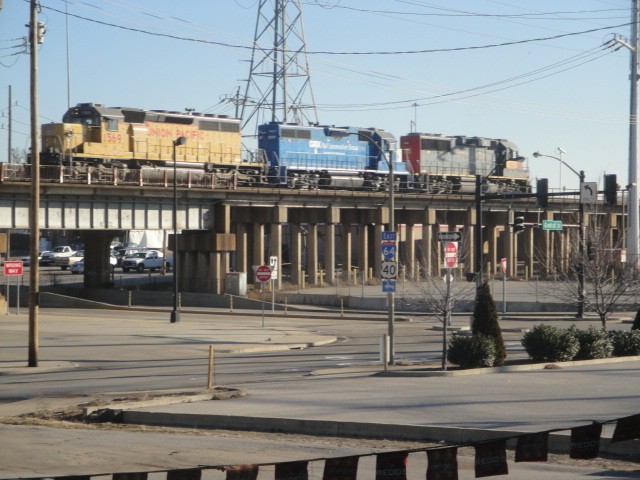Foto: carguero pasando por Saint Louis (otra vez) - Saint Louis (Missouri), Estados Unidos