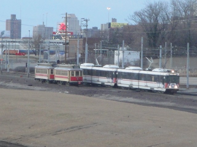 Foto: material rodante en playa de Metrolink - Saint Louis (Missouri), Estados Unidos
