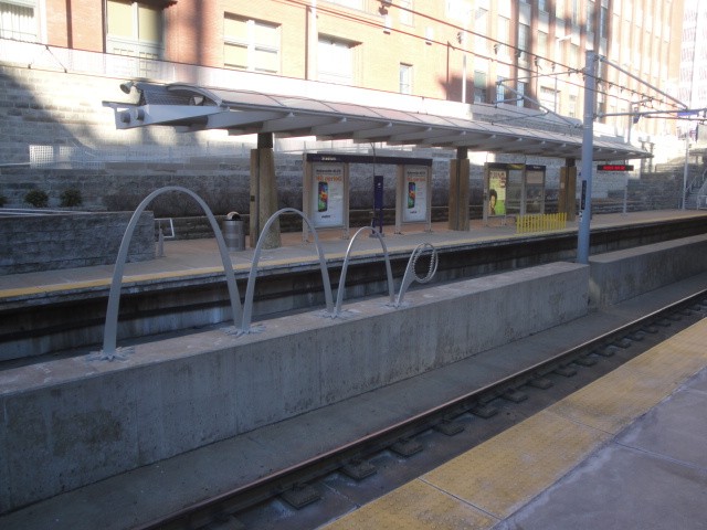 Foto: estación Stadium del metrotranvía Metrolink - Saint Louis (Missouri), Estados Unidos
