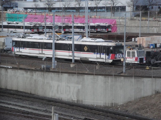 Foto: material rodante en playa de Metrolink - Saint Louis (Missouri), Estados Unidos