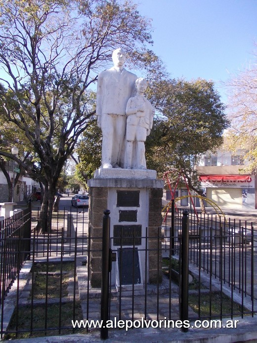 Foto: San Martin - Monumento al Padre - San Martin (Buenos Aires), Argentina