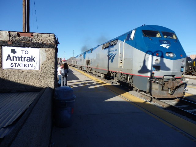 Foto: tren de Amtrak llegando a la estación - Albuquerque (New Mexico), Estados Unidos