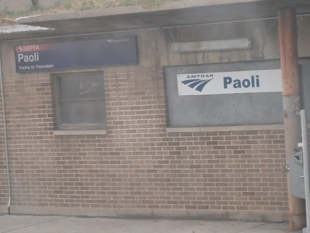 Foto: estación Paoli, nomencladores - Paoli (Pennsylvania), Estados Unidos