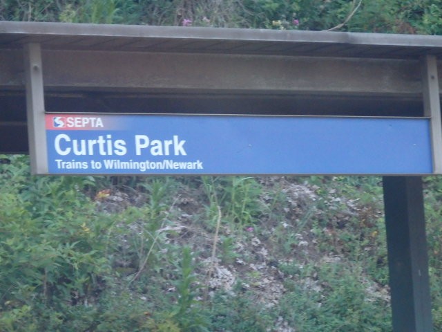 Foto: nomenclador de la estación Curtis Park - Sharon Hill (Pennsylvania), Estados Unidos