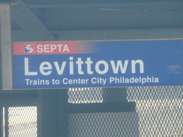 Foto: nomenclador de estación - Tullytown (Pennsylvania), Estados Unidos