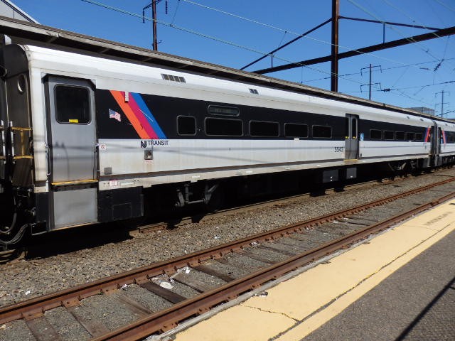 Foto: tren de New Jersey Transit en estación Trenton - Trenton (New Jersey), Estados Unidos