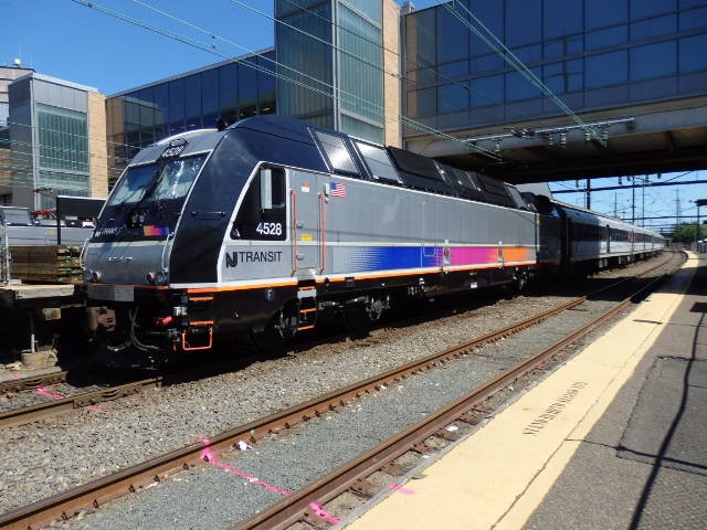 Foto: tren de New Jersey Transit en estación Trenton - Trenton (New Jersey), Estados Unidos