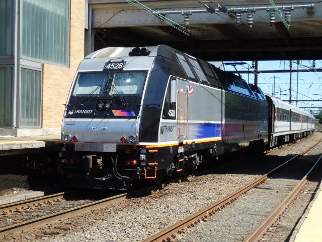 Foto: tren de New Jersey Transit en estación Trenton - Trenton (New Jersey), Estados Unidos