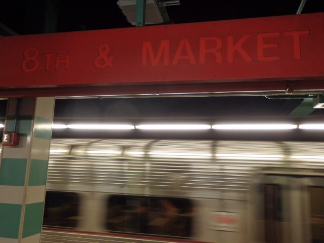 Foto: nomenclador de la estación 8th & Market del tren PATCO - Philadelphia (Pennsylvania), Estados Unidos