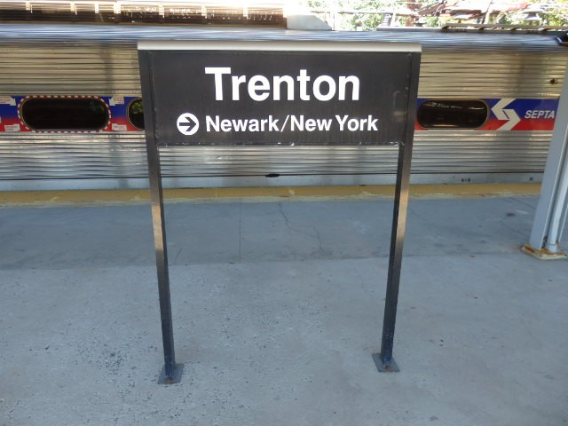 Foto: nomenclador de la estación - Trenton (New Jersey), Estados Unidos