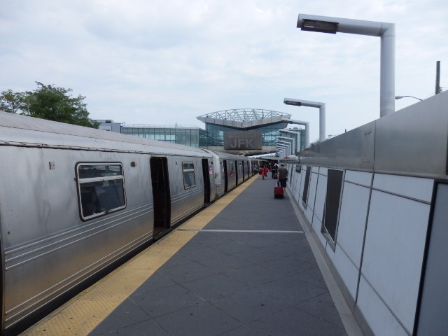 Foto: subte de Nueva York, por el aeropuerto JFK - New York/Queens (New York), Estados Unidos