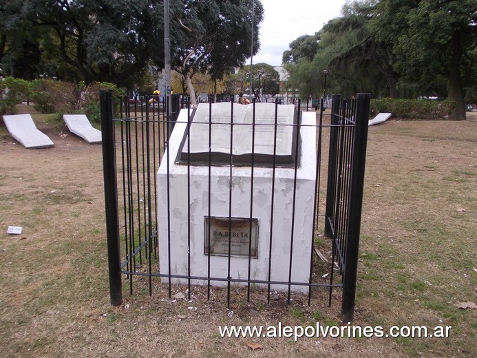 Foto: San Martin - Monumento a la Biblia - San Martin (Buenos Aires), Argentina