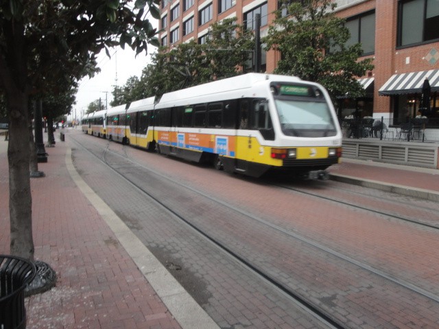 Foto: tren del DART (Dallas Area Rapid Transit) - Dallas (Texas), Estados Unidos