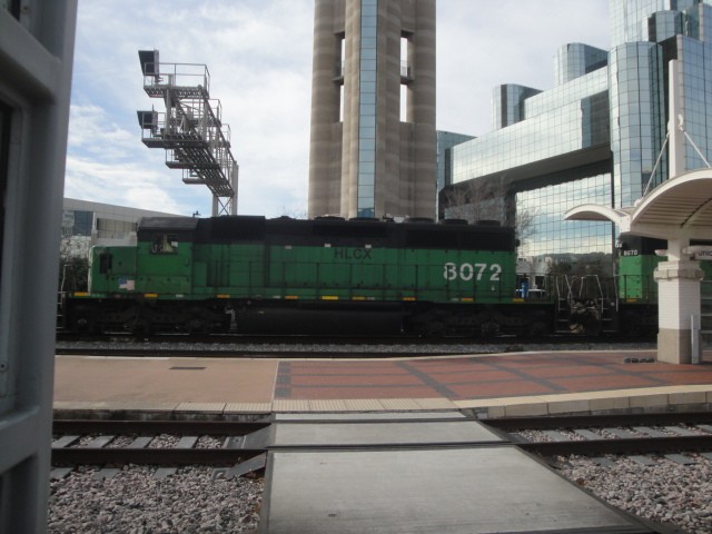 Foto: carguero pasando por la Union Station - Dallas (Texas), Estados Unidos
