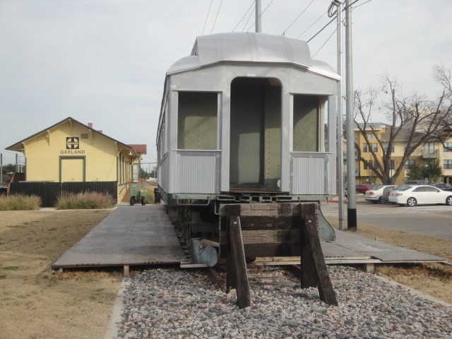 Foto: coche en antigua estación Garland del FC AT&SF - Garland (Texas), Estados Unidos