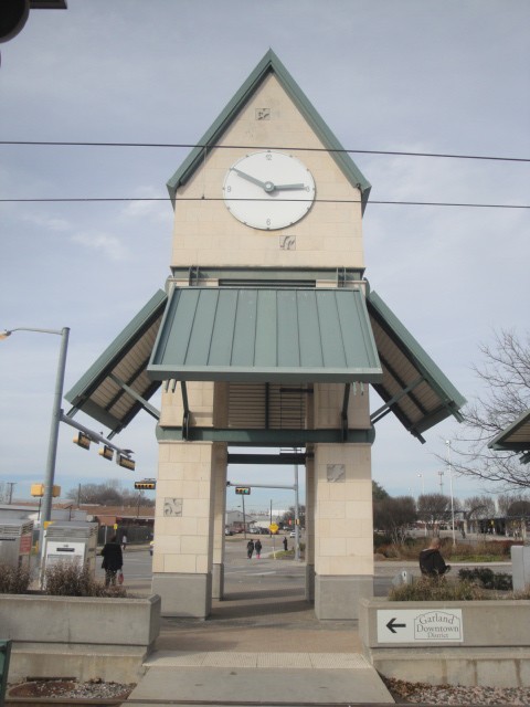 Foto: estación Downtown Garland del tren DART - Garland (Texas), Estados Unidos