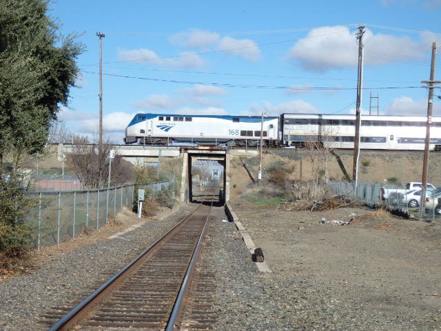 Foto: Amtrak pasando por las afueras de Sacramento - Sacramento (California), Estados Unidos