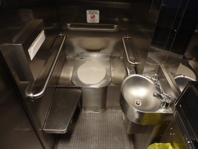 Foto: baño del tren regional Caltrain - San Francisco (California), Estados Unidos