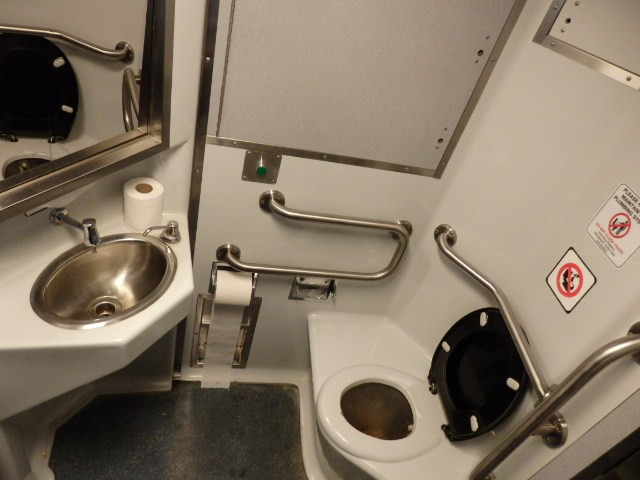 Foto: baño del tren de Caltrain - San José (California), Estados Unidos