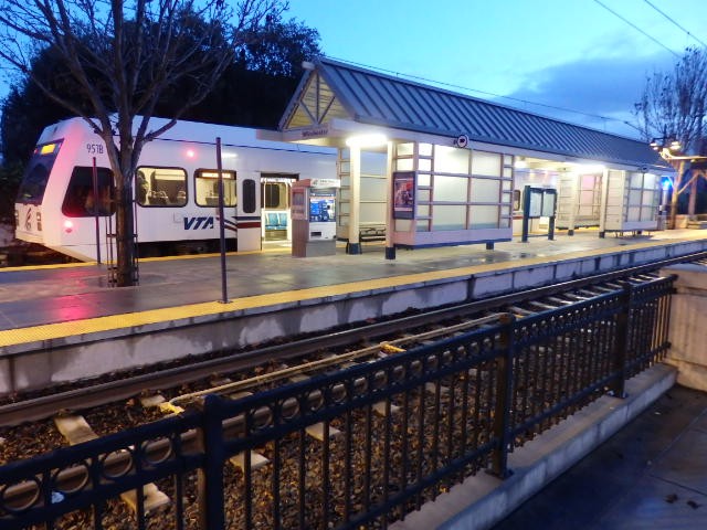 Foto: estación Winchester del metrotranvía, en Campbell - Campbell (California), Estados Unidos