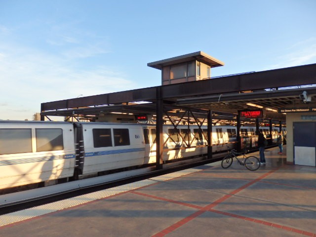 Foto: tren BART - Oakland (California), Estados Unidos