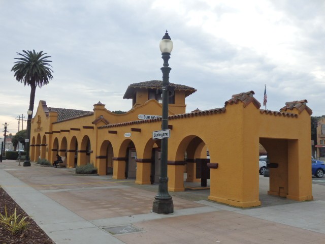 Foto: estación de Caltrain - Burlingame (California), Estados Unidos