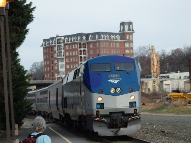 Foto: tren de Amtrak llegando a la estación - Raleigh (North Carolina), Estados Unidos