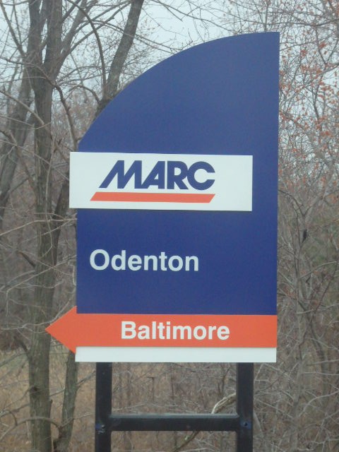 Foto: nomenclador de la estación del MARC - Odenton (Maryland), Estados Unidos