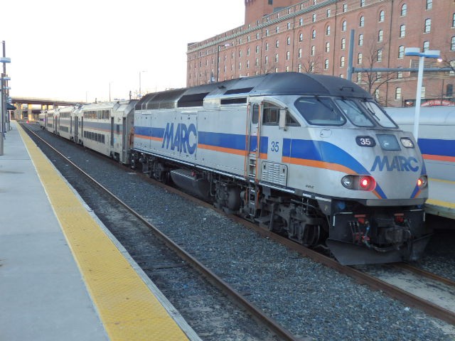 Foto: estación Camden Yards del MARC - Baltimore (Maryland), Estados Unidos