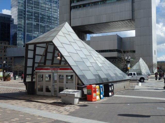 Foto: boca de subte, South Station, Línea Roja - Boston (Massachusetts), Estados Unidos
