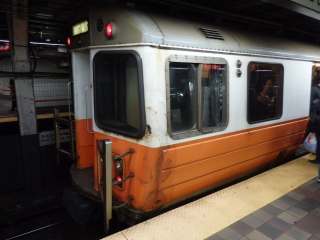 Foto: Línea Naranja del subte, en South Station - Boston (Massachusetts), Estados Unidos