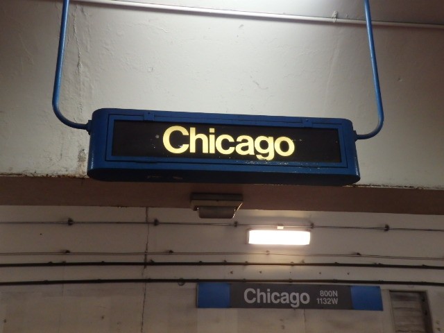 Foto: estación de subte, Línea Azul - Chicago (Illinois), Estados Unidos
