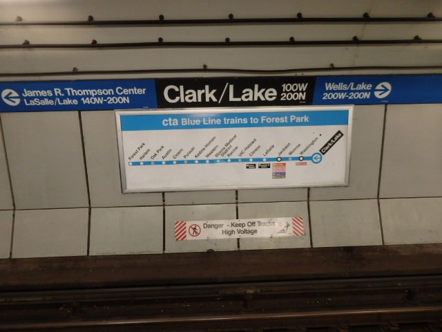 Foto: estación de subte, Línea Azul - Chicago (Illinois), Estados Unidos