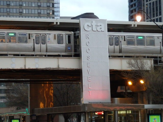 Foto: el Elevado, estación Roosevelt - Chicago (Illinois), Estados Unidos