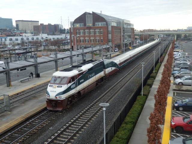 Foto: estación y tren Cascades - Everett (Washington), Estados Unidos
