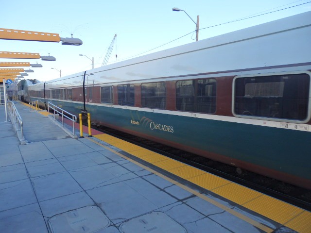 Foto: tren Cascades en estación de Amtrak - Tukwila (Washington), Estados Unidos