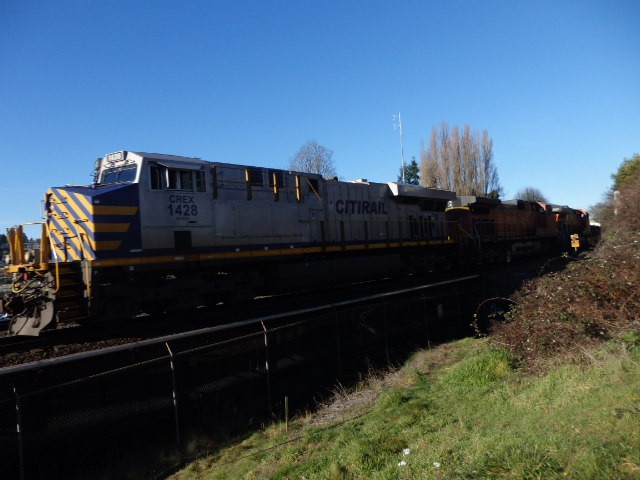Foto: tren de Citirail pasando por Ballard - Seattle (Washington), Estados Unidos