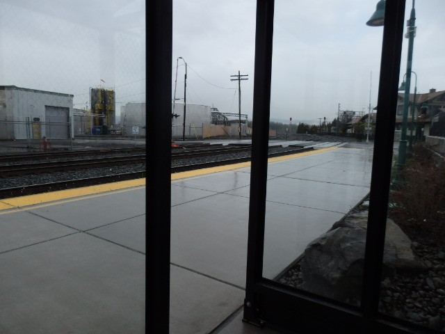 Foto: andén frente a la fachada de la estación - Vancouver (Washington), Estados Unidos