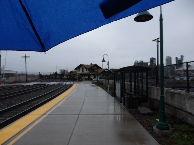 Foto: andén frente a la fachada de la estación - Vancouver (Washington), Estados Unidos